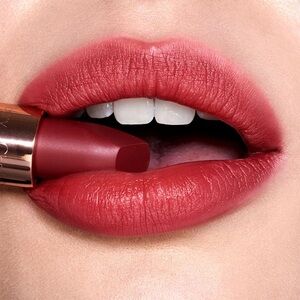 Charlotte Tilbury MATTE REVOLUTION
Walk of no shame